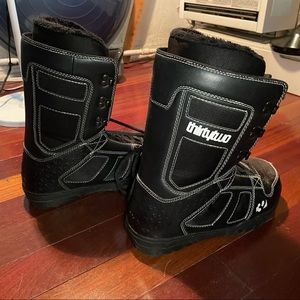 32 / THIRTYTWO SNOWBOARD BOOTS